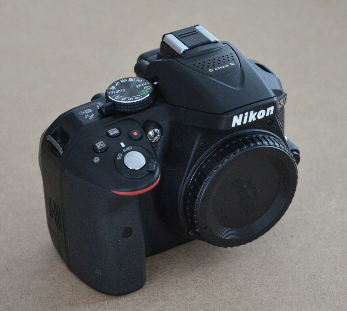 NIKON D5300 Digitalkamera mit 24.2 Megapixel